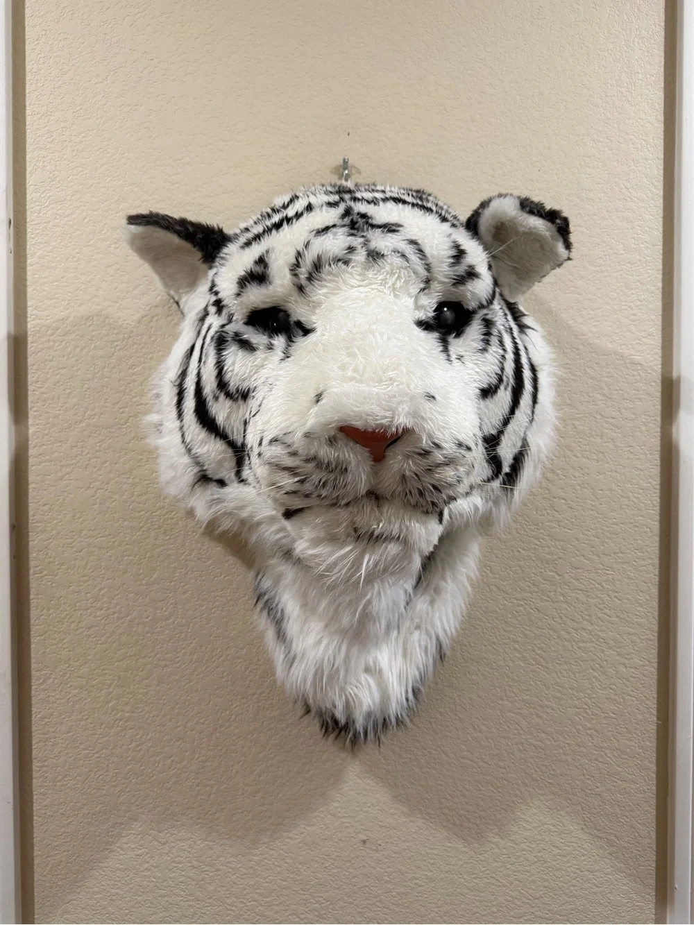 Siberian tiger head hanging wall decor white and black